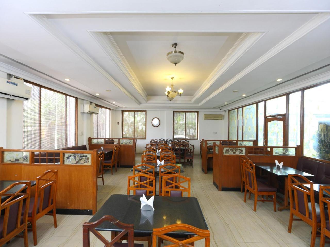 טירופאטי Oyo 1081 Hotel Sindhu International מראה חיצוני תמונה