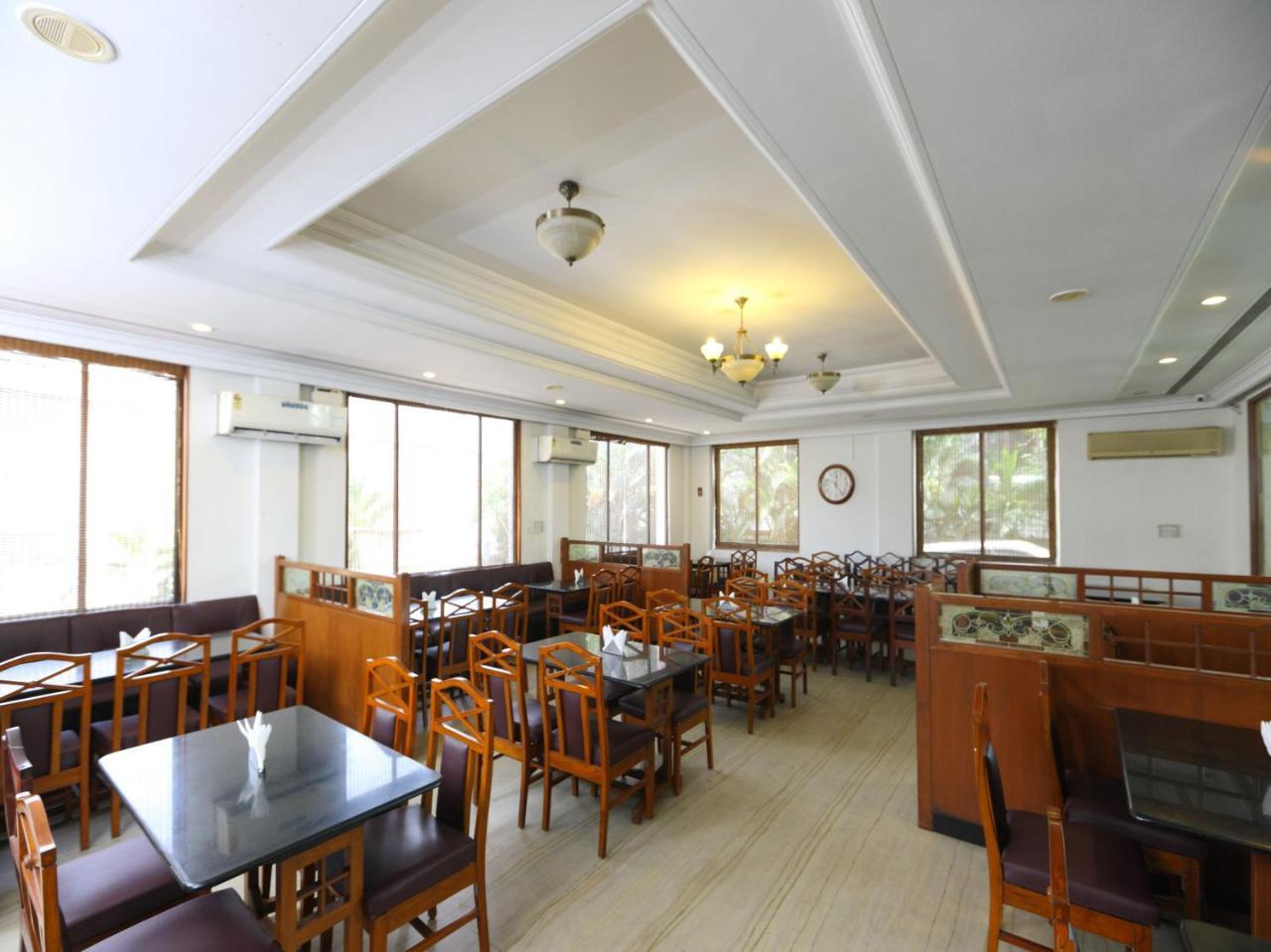 טירופאטי Oyo 1081 Hotel Sindhu International מראה חיצוני תמונה